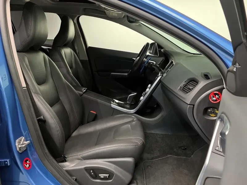 Volvo V60, снимка 10 - Автомобили и джипове - 54326576