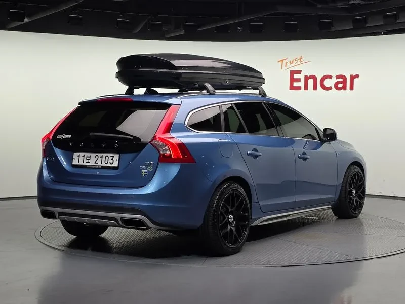 Volvo V60, снимка 2 - Автомобили и джипове - 54326576