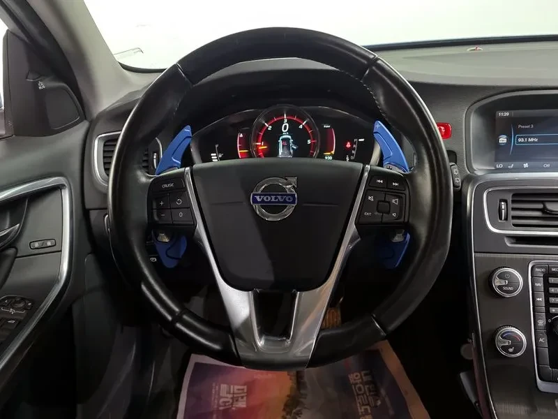 Volvo V60, снимка 13 - Автомобили и джипове - 54326576