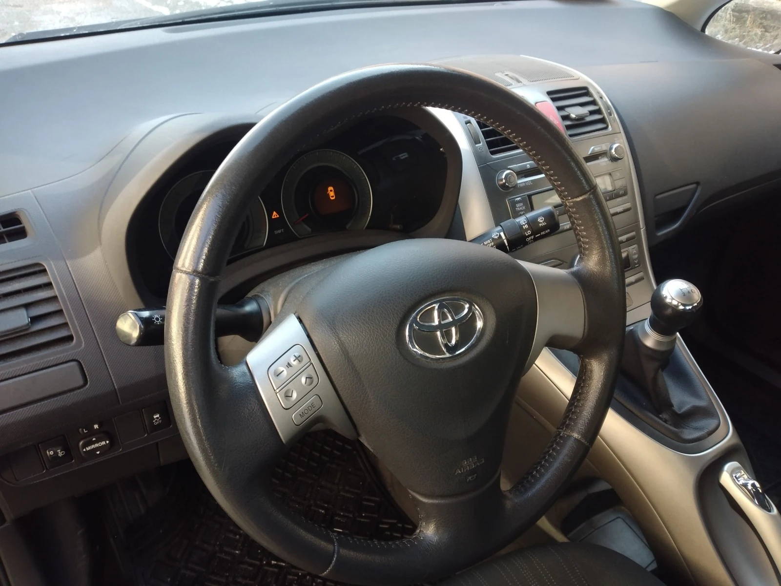 Toyota Auris 1.4D4D - изображение 5