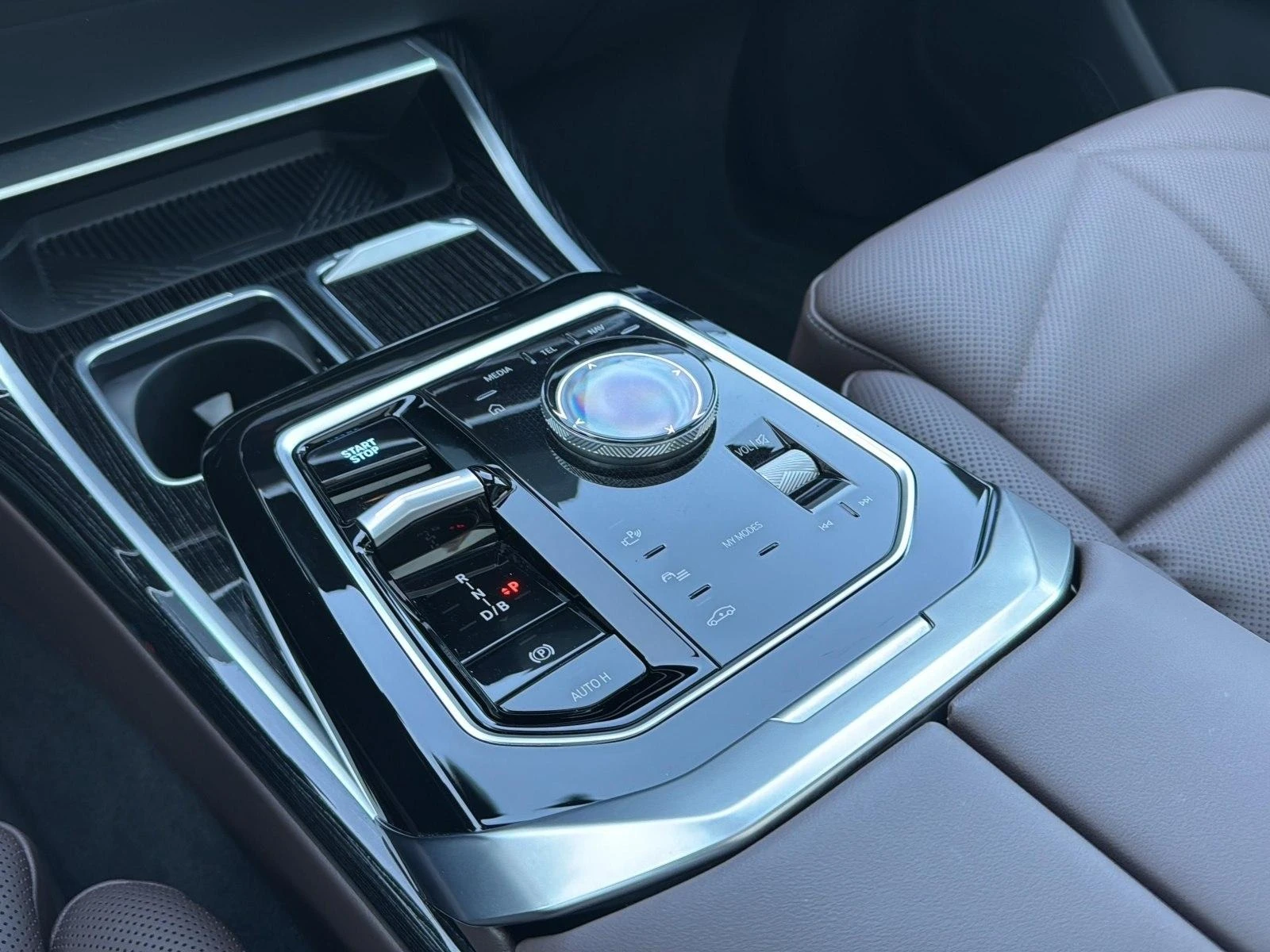 BMW i7 eDrive50/ M-SPORT/ HEAD UP/ PANO/ B&W/ 360/ | Mobile.bg   11