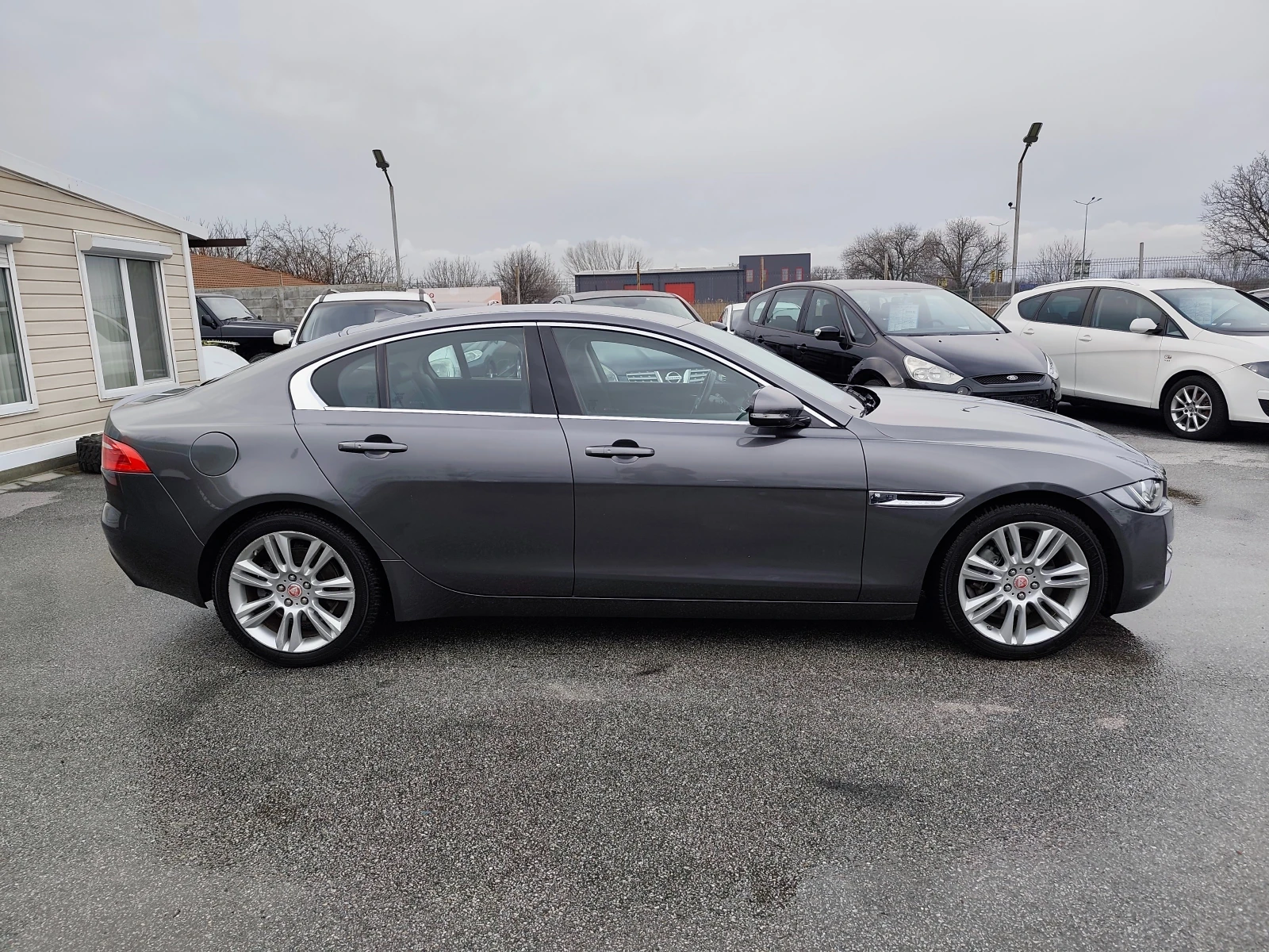 Jaguar XE 2.0D 180кс. - изображение 2