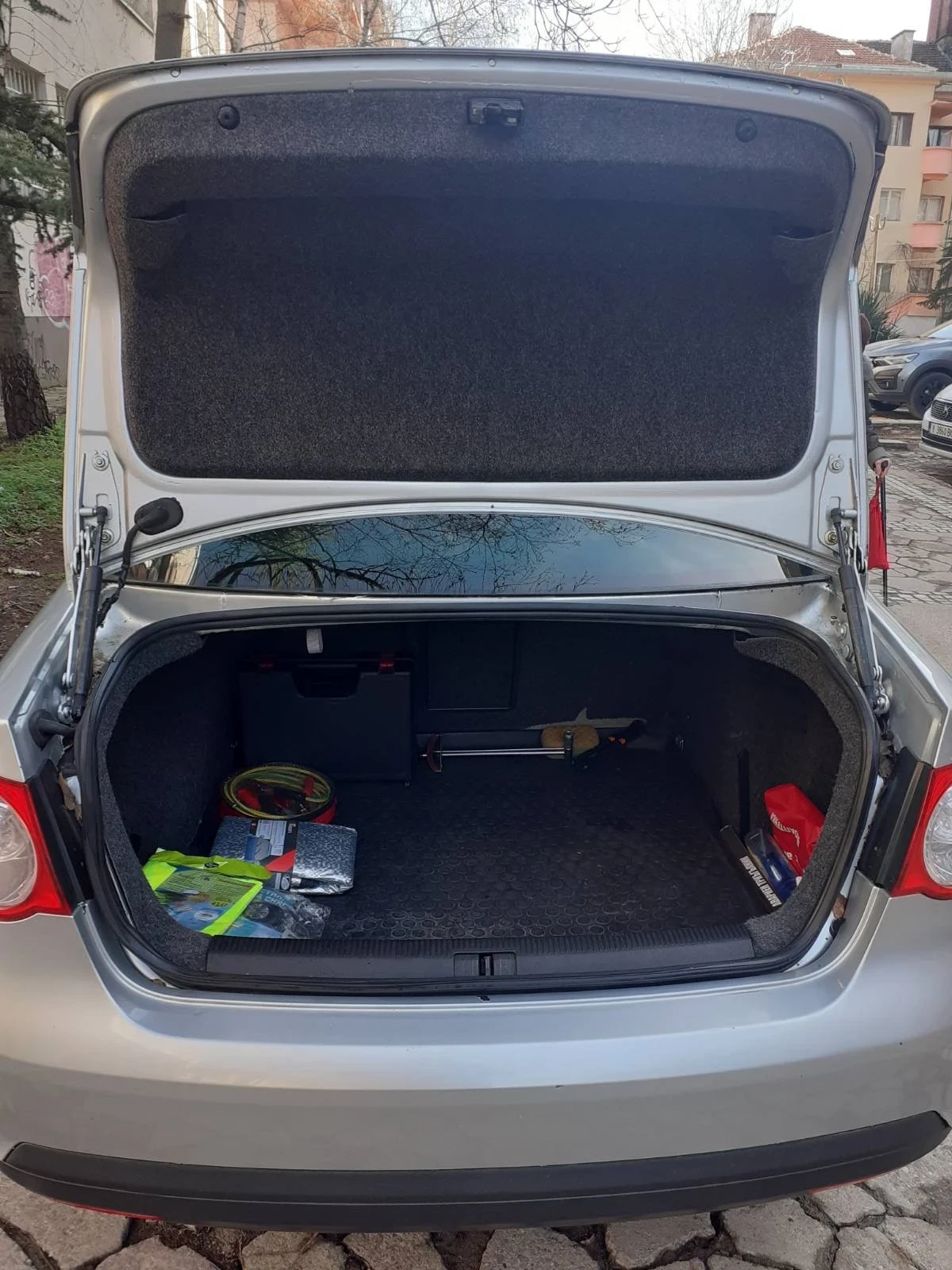 VW Jetta 1.6, снимка 4 - Автомобили и джипове - 53896545