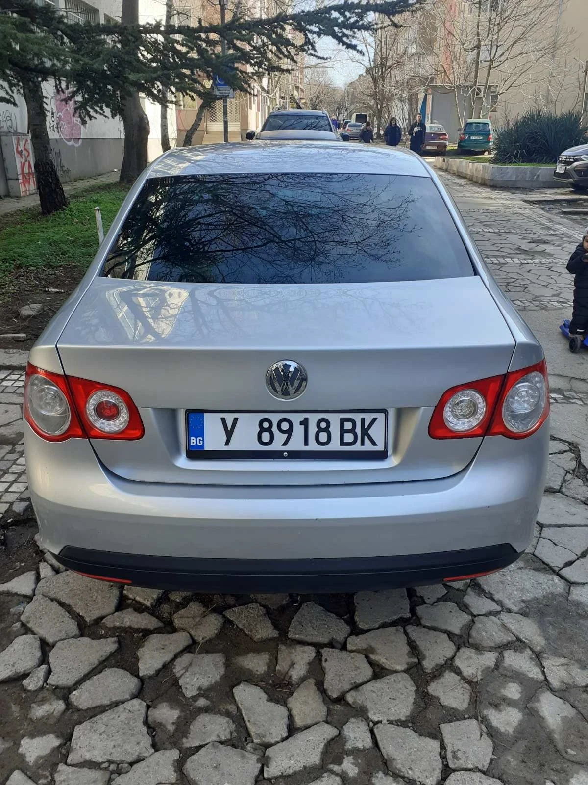 VW Jetta 1.6, снимка 2 - Автомобили и джипове - 53896545