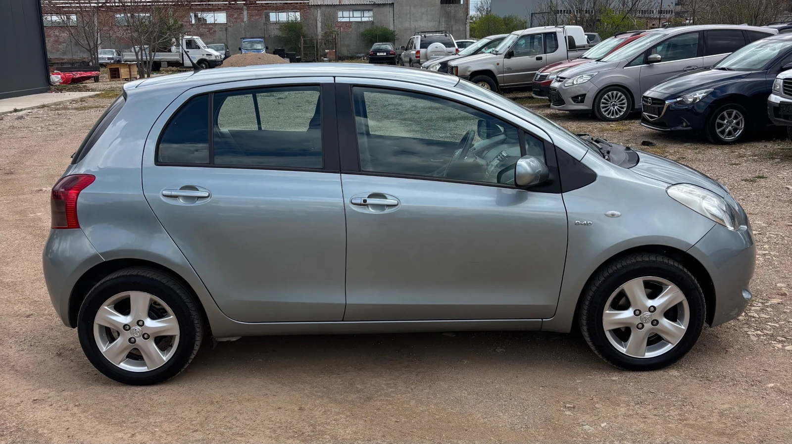 Toyota Yaris 1.4 D-4D, снимка 8 - Автомобили и джипове - 54286085