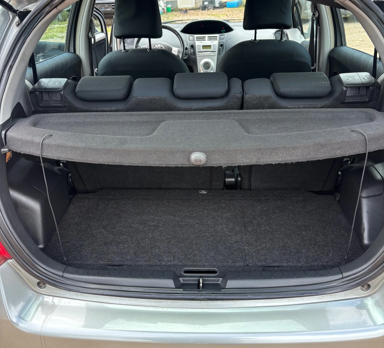 Toyota Yaris 1.4 D-4D, снимка 11 - Автомобили и джипове - 54286085