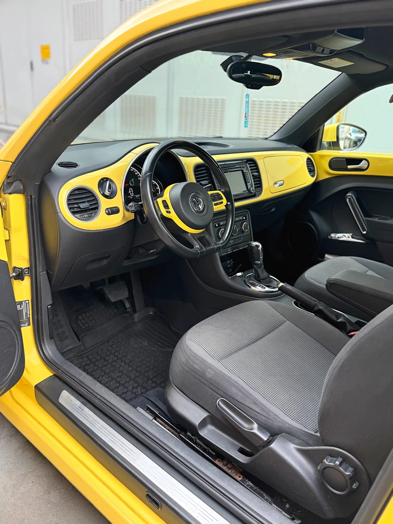 VW New beetle 1.2 TSI, снимка 4 - Автомобили и джипове - 54723338