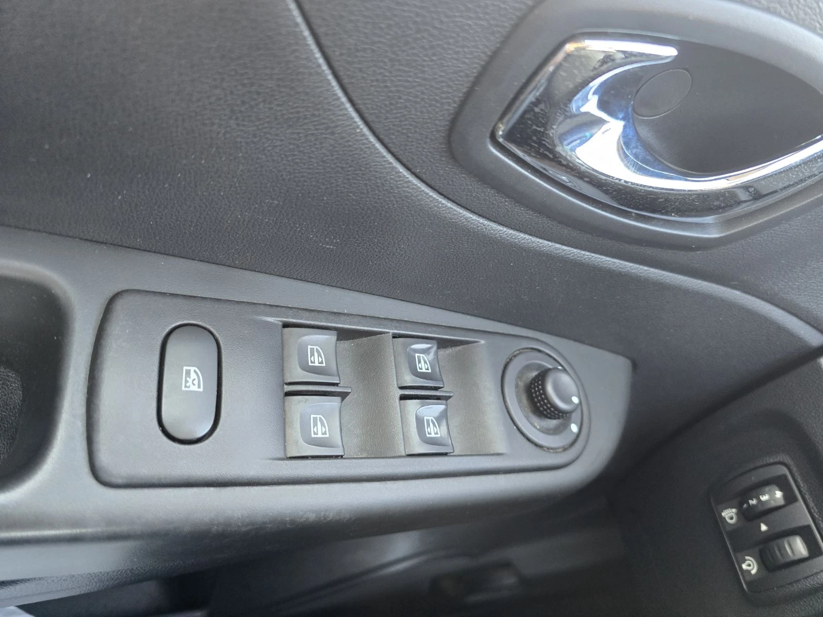 Renault Captur 0.9 Tce 90 к.с. бензин, снимка 10 - Автомобили и джипове - 54788338