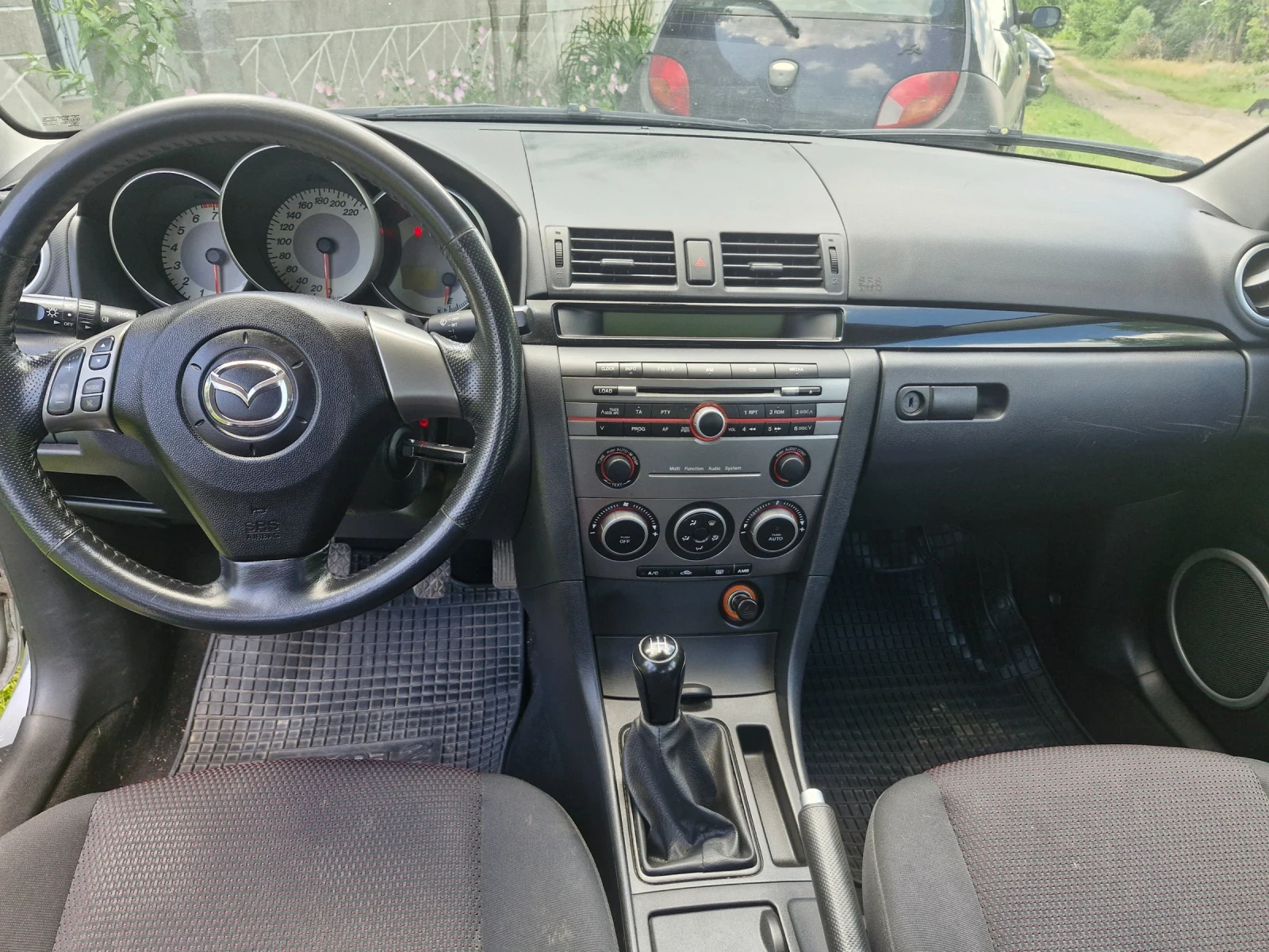 Mazda 3 1.6i, снимка 9 - Автомобили и джипове - 54834156
