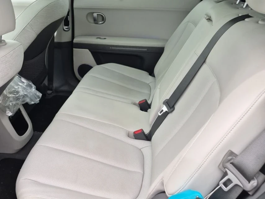 Hyundai Ioniq 5 PREFERREDLR ULTI-5D* Pano* 360* Blind stop* 4x4* 2, снимка 10 - Автомобили и джипове - 55104597