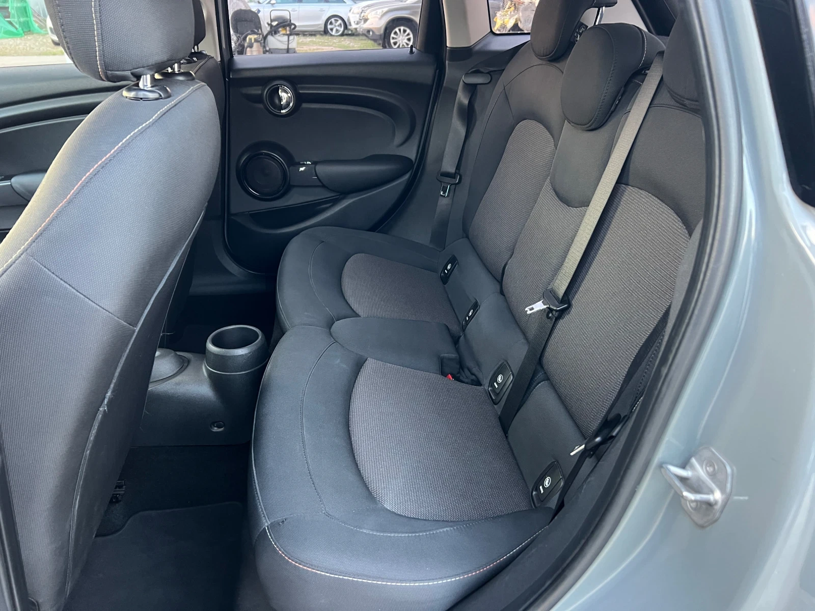 Mini Cooper D 1.5D-116к.с./ Nardo Grey/ Автомат/KEYLESS/EURO6B, снимка 12 - Автомобили и джипове - 55629186