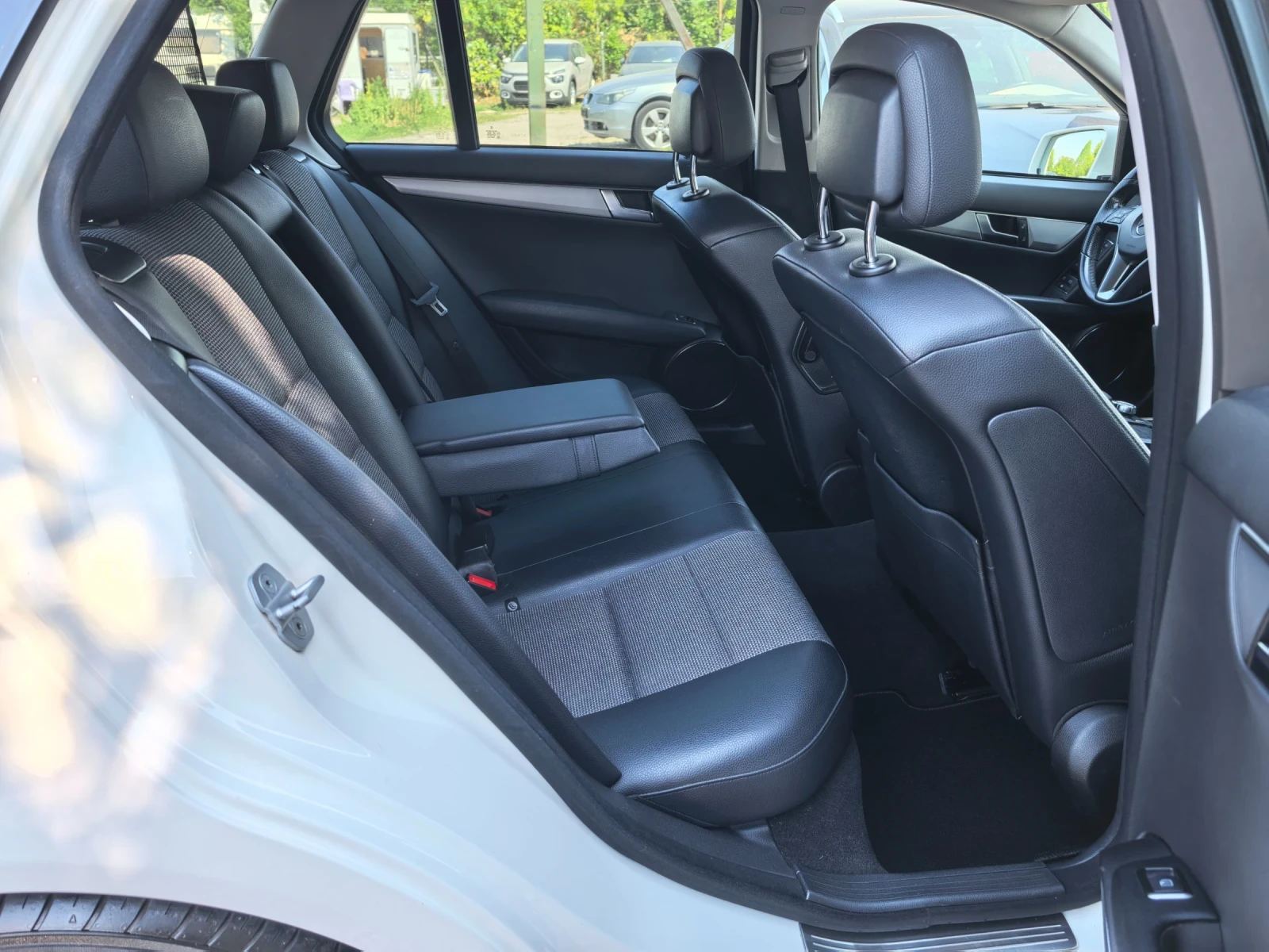 Mercedes-Benz C 220 CDI Avantgarde Facelift , снимка 9 - Автомобили и джипове - 56020228