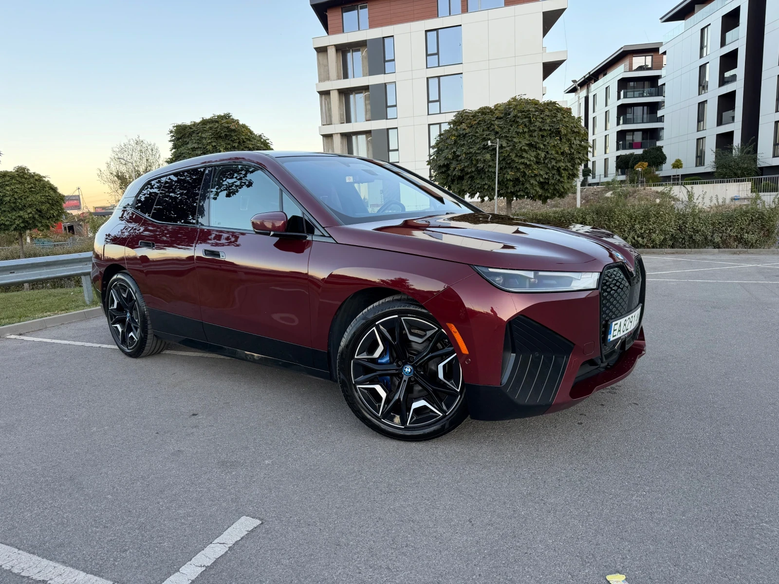 BMW iX, снимка 3 - Автомобили и джипове - 56351564