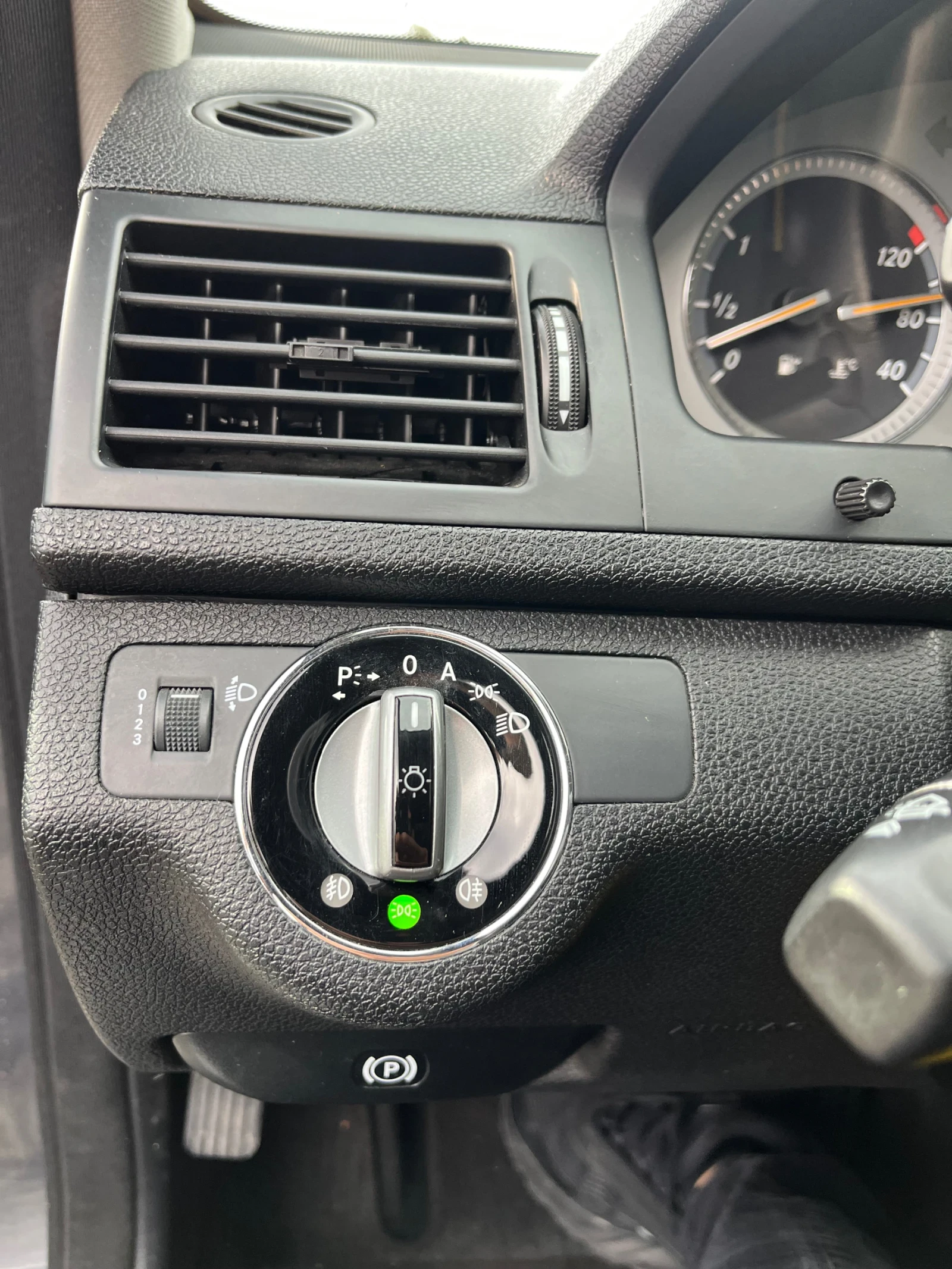 Mercedes-Benz C 220 2.2, снимка 9 - Автомобили и джипове - 56608174