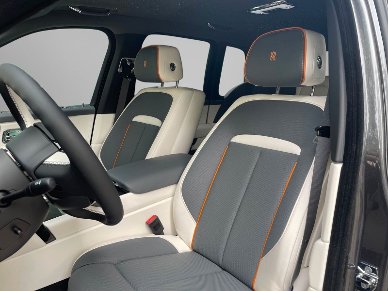 Rolls-Royce Cullinan = Black Badge= Carbon Interior Гаранция, снимка 8 - Автомобили и джипове - 46696804