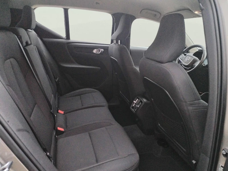 Volvo XC40 B4, снимка 10 - Автомобили и джипове - 53046660