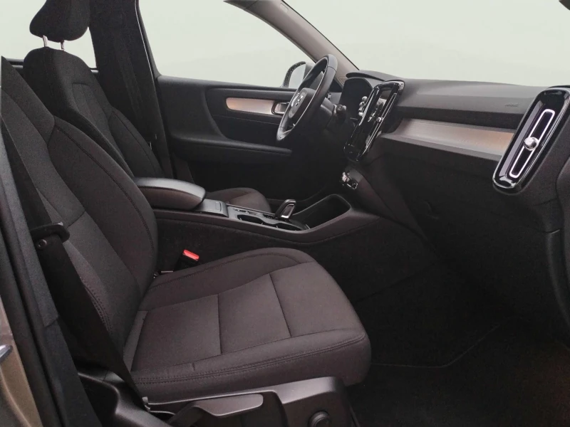 Volvo XC40 B4, снимка 9 - Автомобили и джипове - 53046660