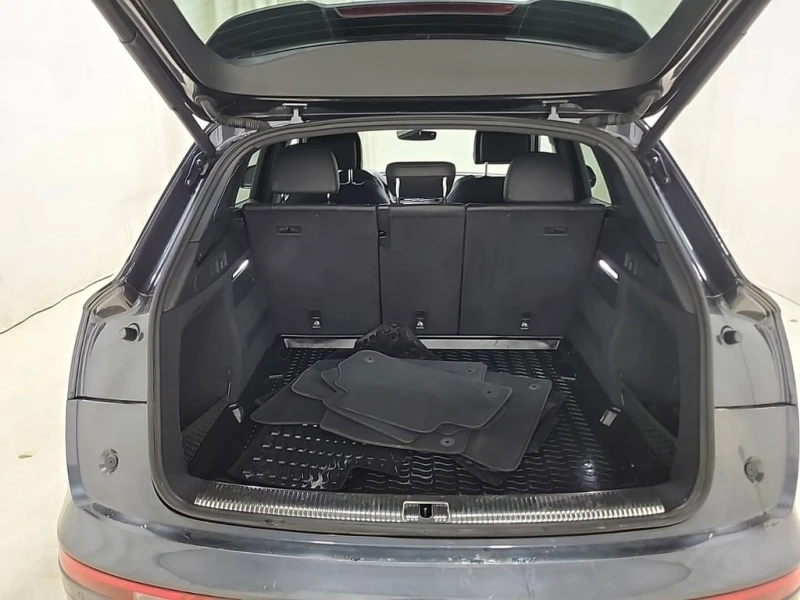 Audi Q5 * PROGRESSIV * CARFAX * БЕЗ ПЪРВОНАЧАЛНА ВНОСКА, снимка 17 - Автомобили и джипове - 53453446