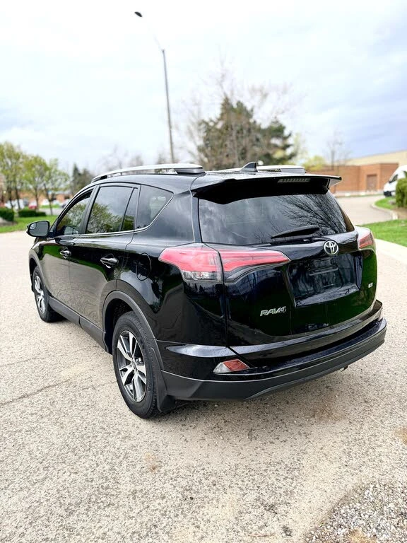 Toyota Rav4 LE, снимка 4 - Автомобили и джипове - 54711665