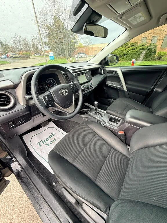 Toyota Rav4 LE, снимка 8 - Автомобили и джипове - 54711665