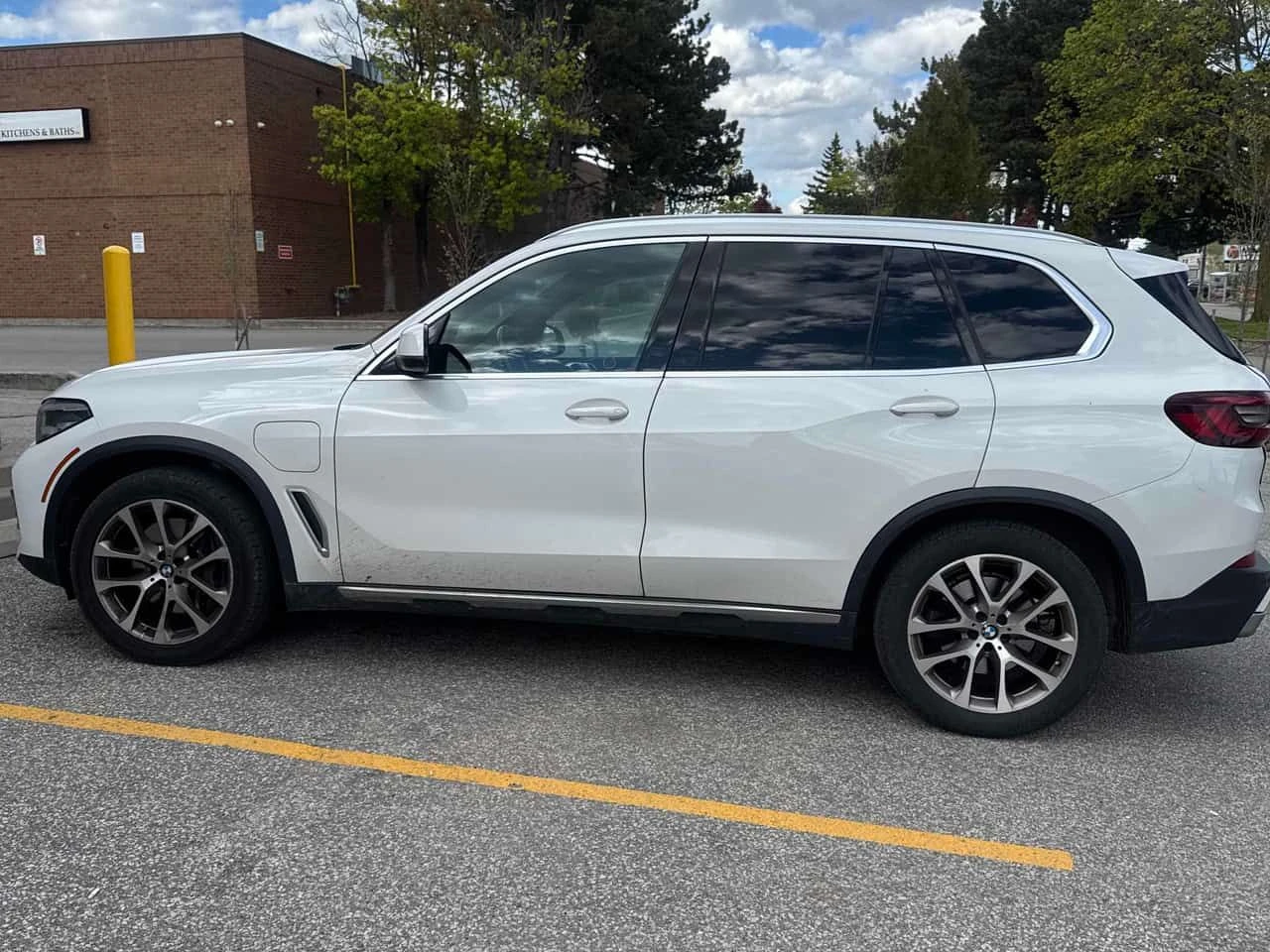 BMW X5 * xDrive45e * ПОДГРЕВИ * ПАНО * KEYLESS * CARFAX, снимка 2 - Автомобили и джипове - 54513208