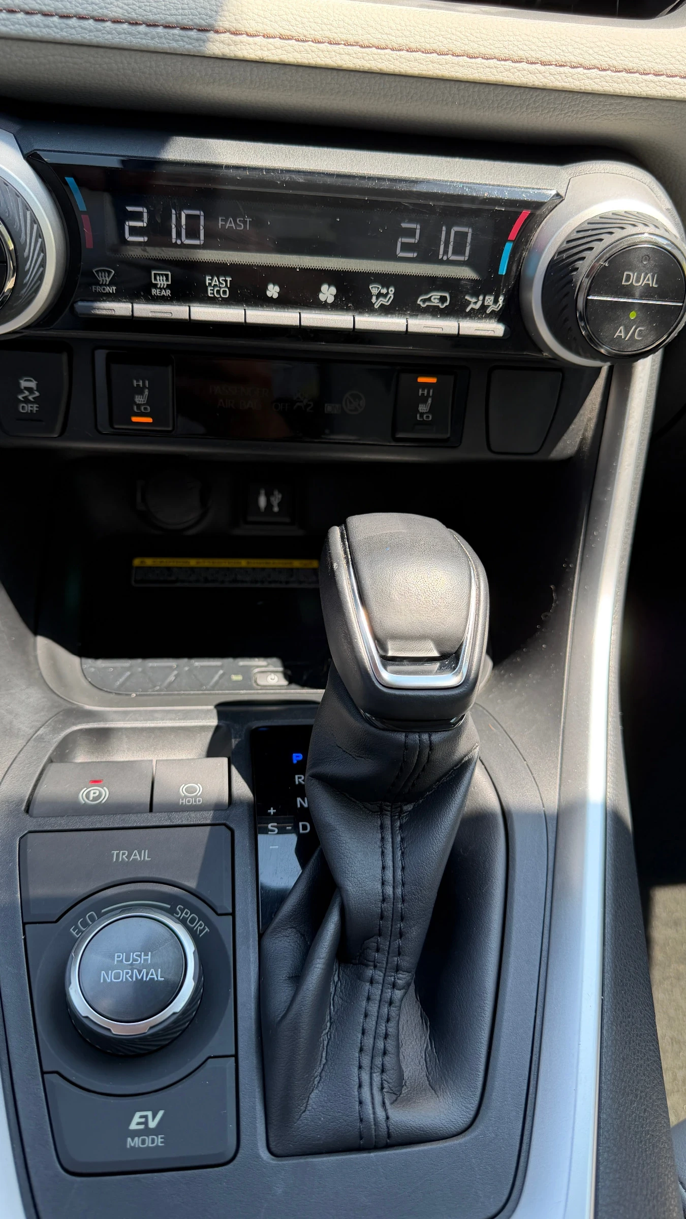 Toyota Rav4 4х4 Hybrid Luxury ГАРАНЦИЯ!, снимка 15 - Автомобили и джипове - 56202509
