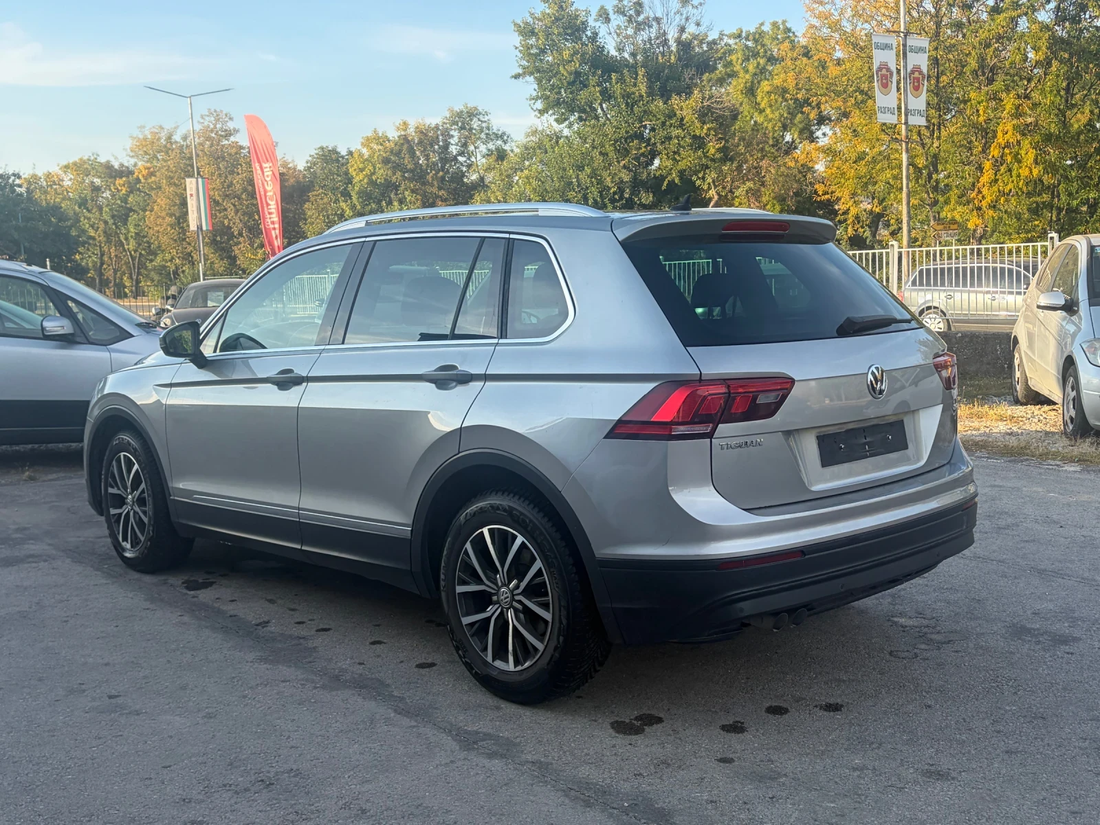 VW Tiguan 1.6TDi, снимка 6 - Автомобили и джипове - 56416812