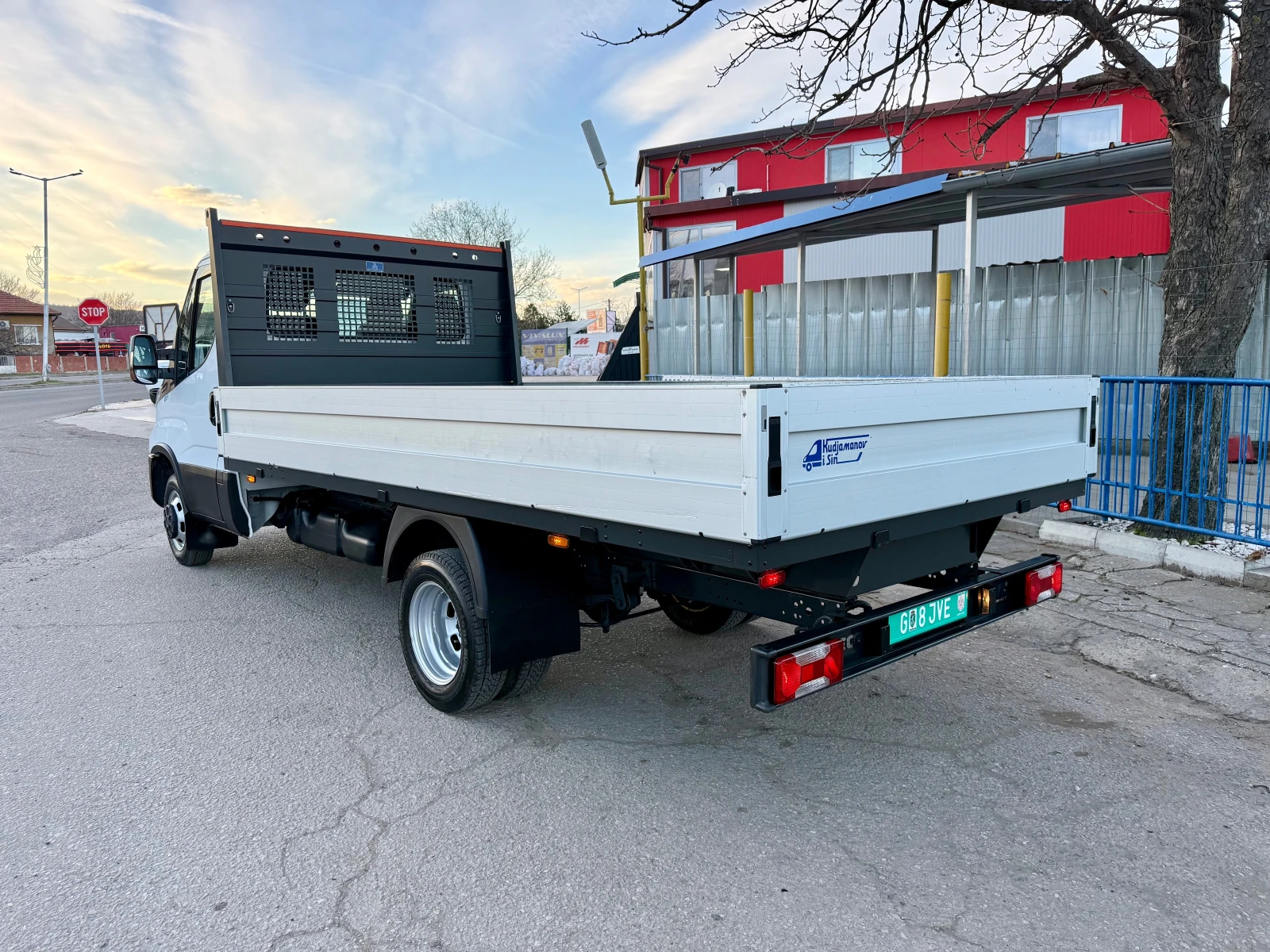 Iveco Daily 35C18 Hi-MATIC 3.0 D - изображение 3