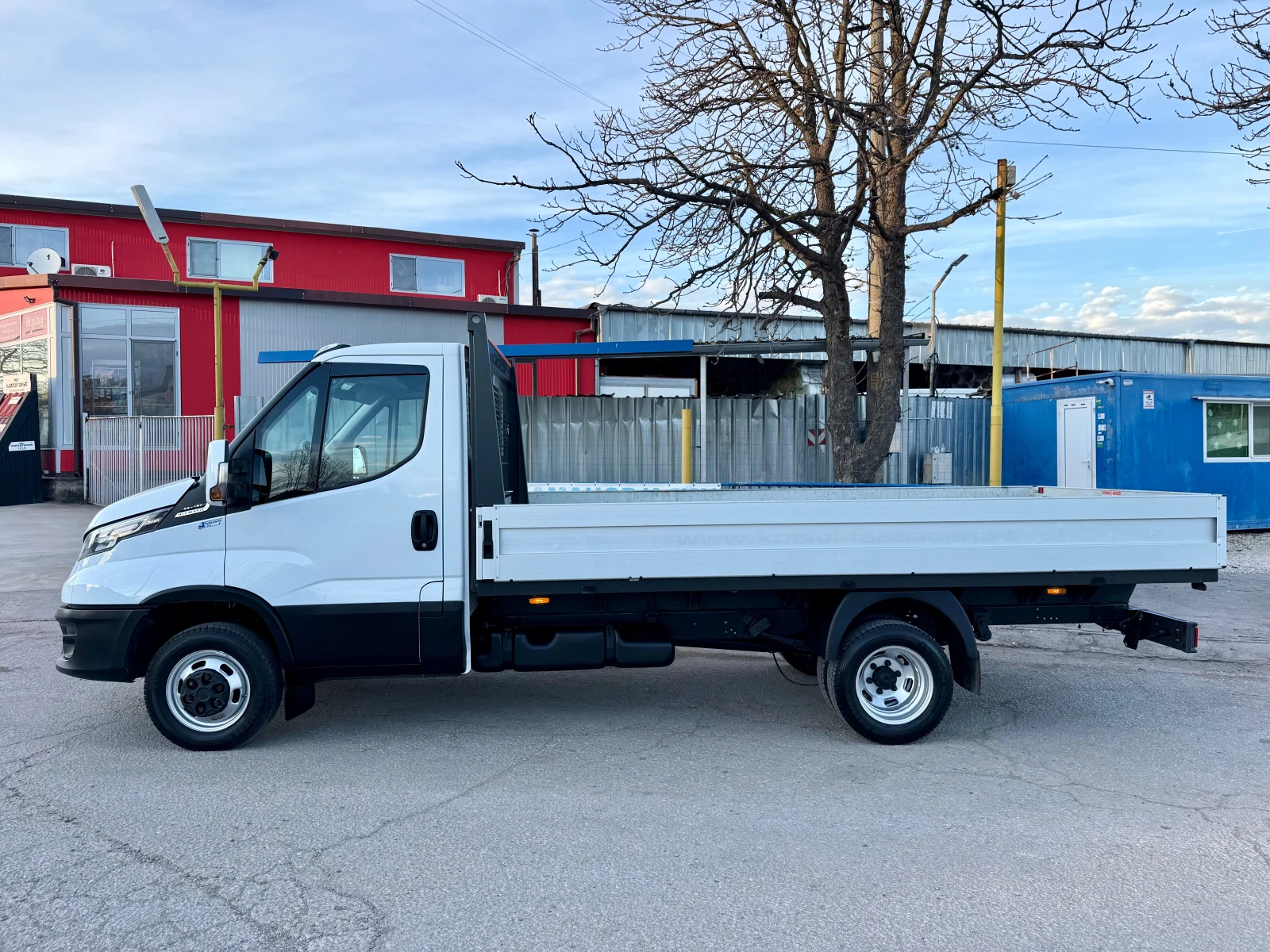 Iveco Daily 35C18 Hi-MATIC 3.0 D - изображение 2