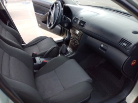Toyota Avensis 1.6VVTi Топ състояние, снимка 11 - Автомобили и джипове - 45776909