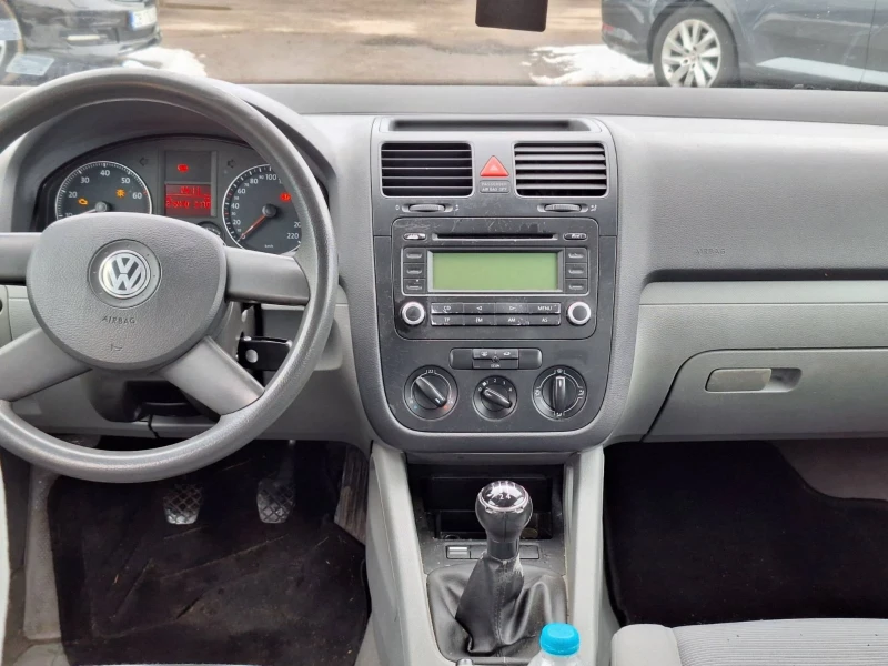 VW Golf GOLF V 1.6i EURO 4 SWISS, снимка 8 - Автомобили и джипове - 48683611