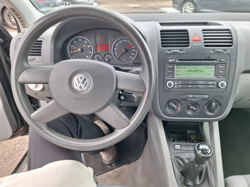 VW Golf GOLF V 1.6i EURO 4 SWISS, снимка 10 - Автомобили и джипове - 48683611