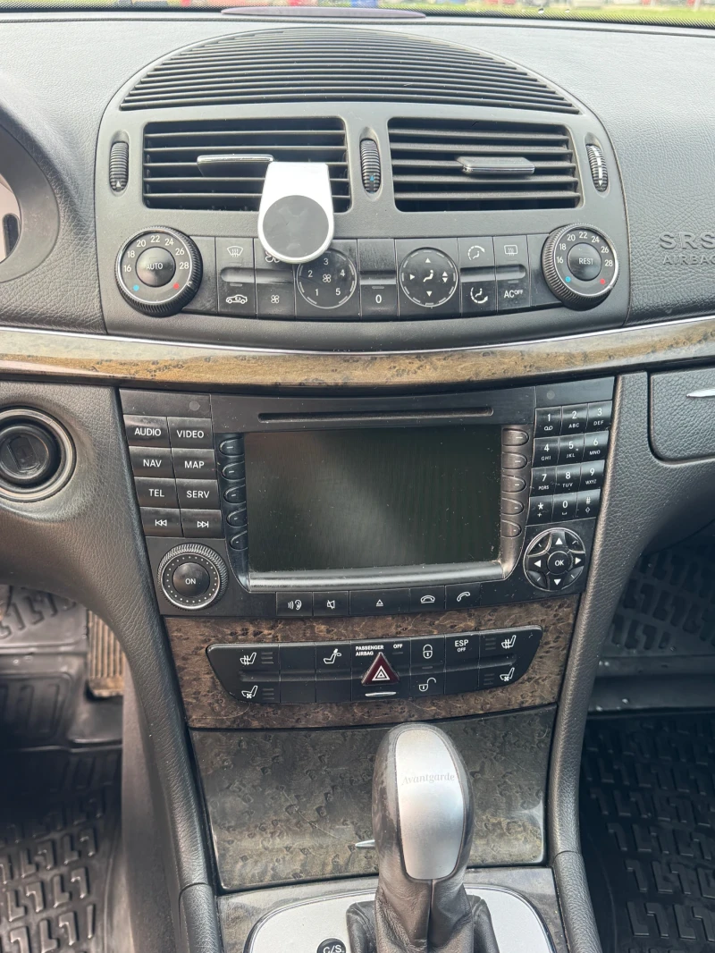 Mercedes-Benz E 320 3.2, снимка 10 - Автомобили и джипове - 52731552