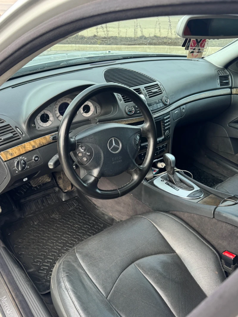 Mercedes-Benz E 320 3.2, снимка 9 - Автомобили и джипове - 52731552