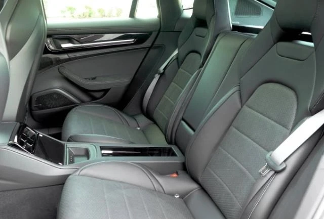 Porsche Panamera GTS/FACELIFT/SPORT DESIGN/BOSE/CARBON/PANO/360/, снимка 16 - Автомобили и джипове - 53118910