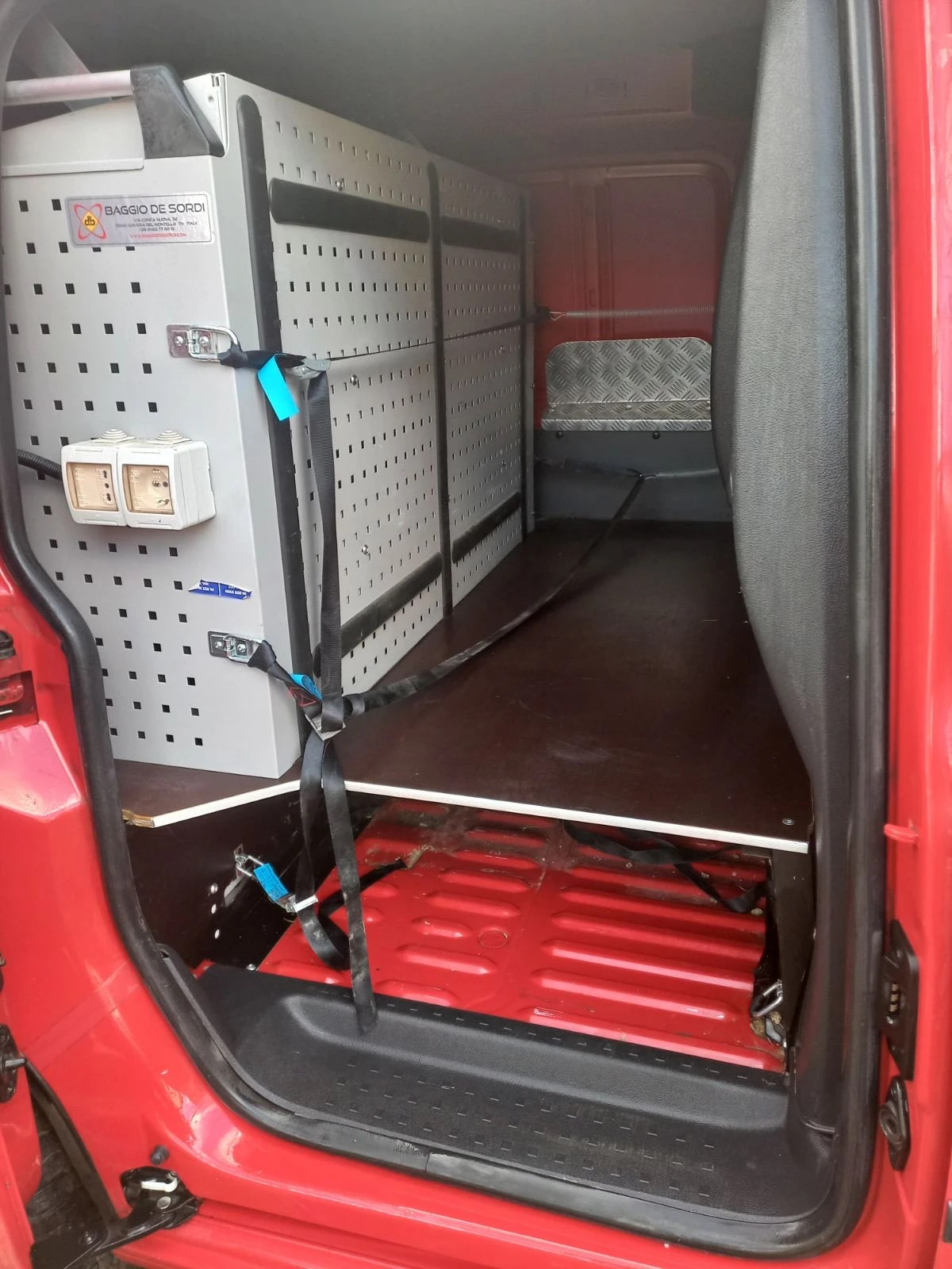 VW Caddy 2.0 TDI 4x4 | Mobile.bg — изображение 16