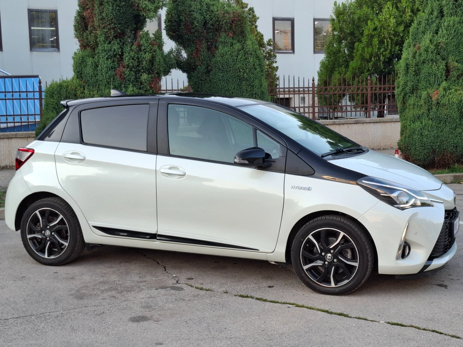 Toyota Yaris 1.5i HYBRID * КЛИМАТРОНИК * КАМЕРА * ИТАЛИЯ *  - изображение 5