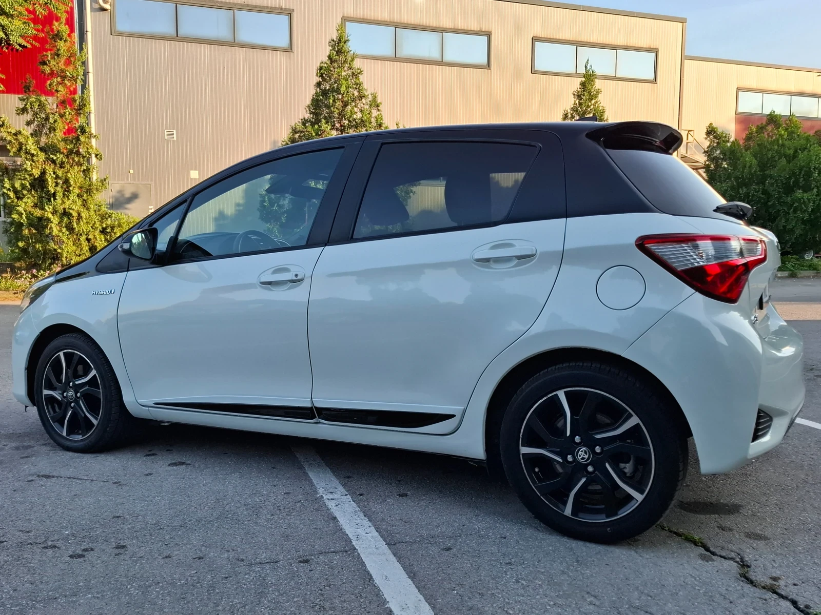 Toyota Yaris 1.5i HYBRID * КЛИМАТРОНИК * КАМЕРА * ИТАЛИЯ *  - изображение 8