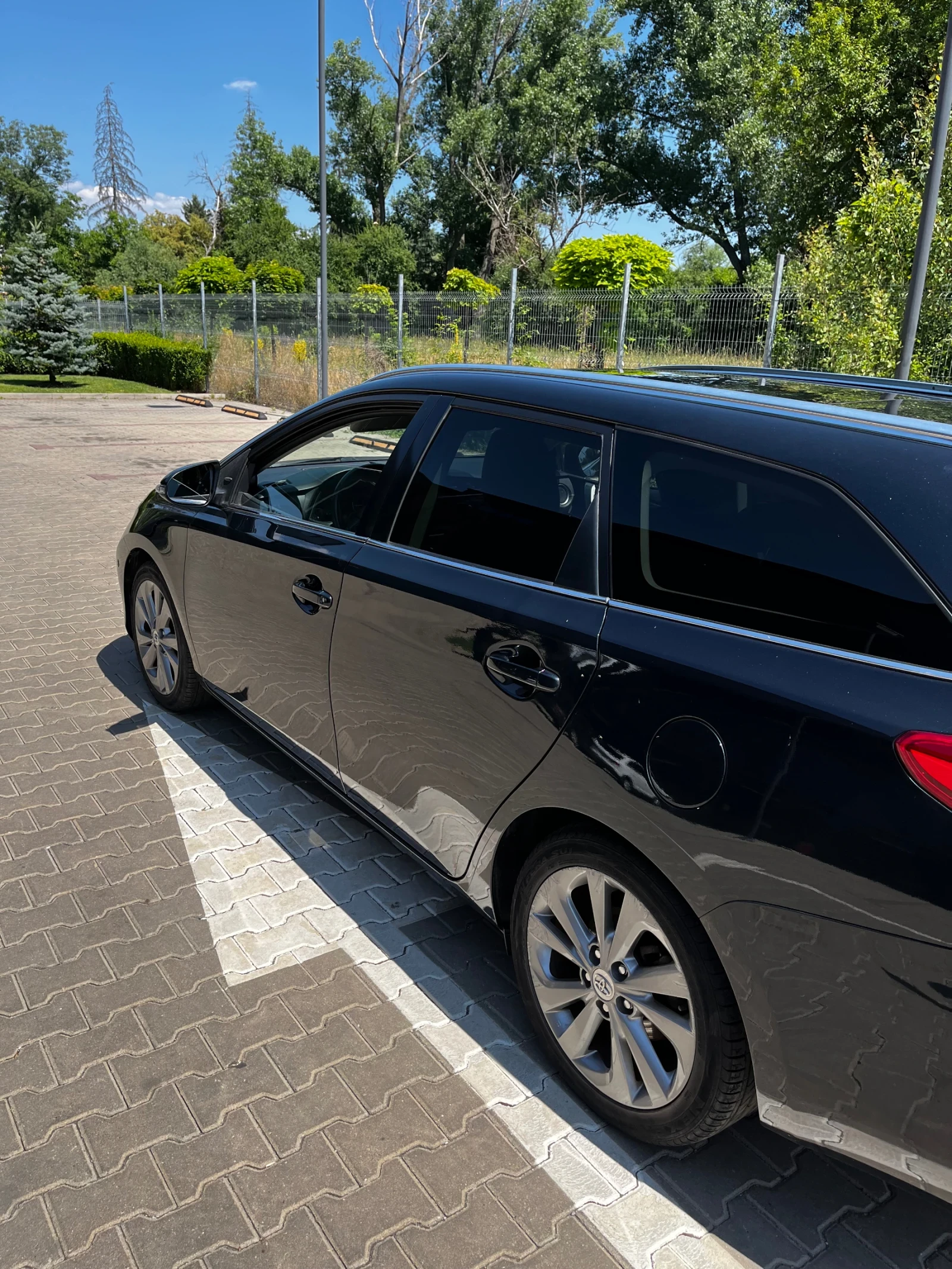 Toyota Auris 1.8 Hybrid - изображение 10