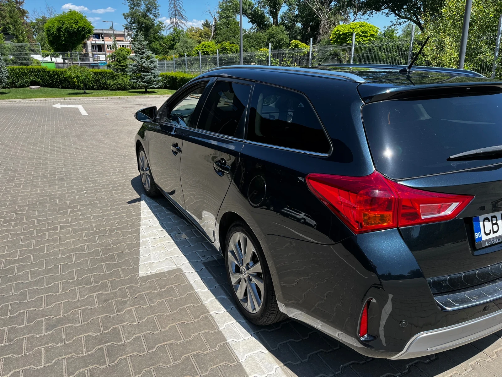 Toyota Auris 1.8 Hybrid - изображение 9