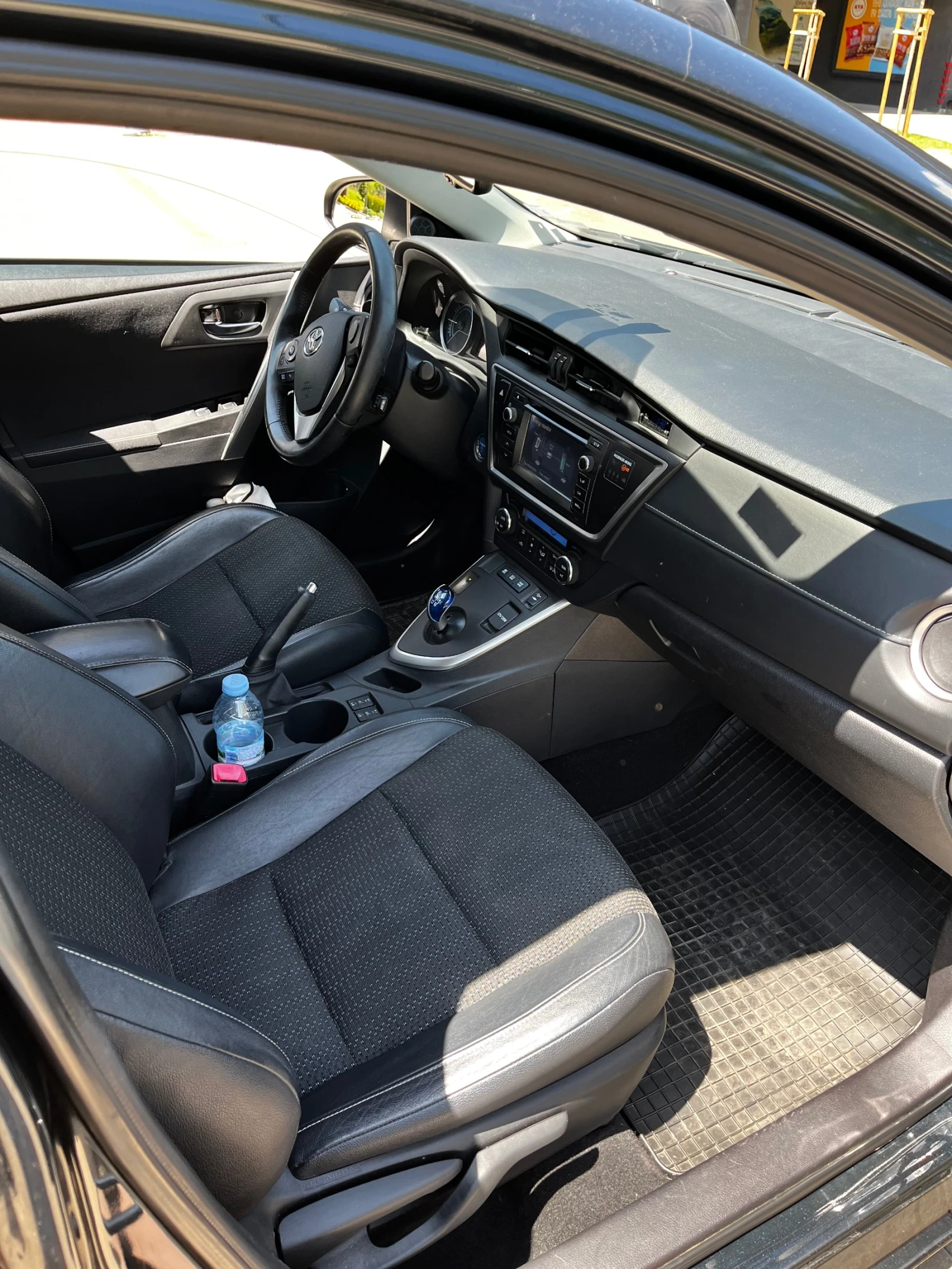 Toyota Auris 1.8 Hybrid - изображение 4