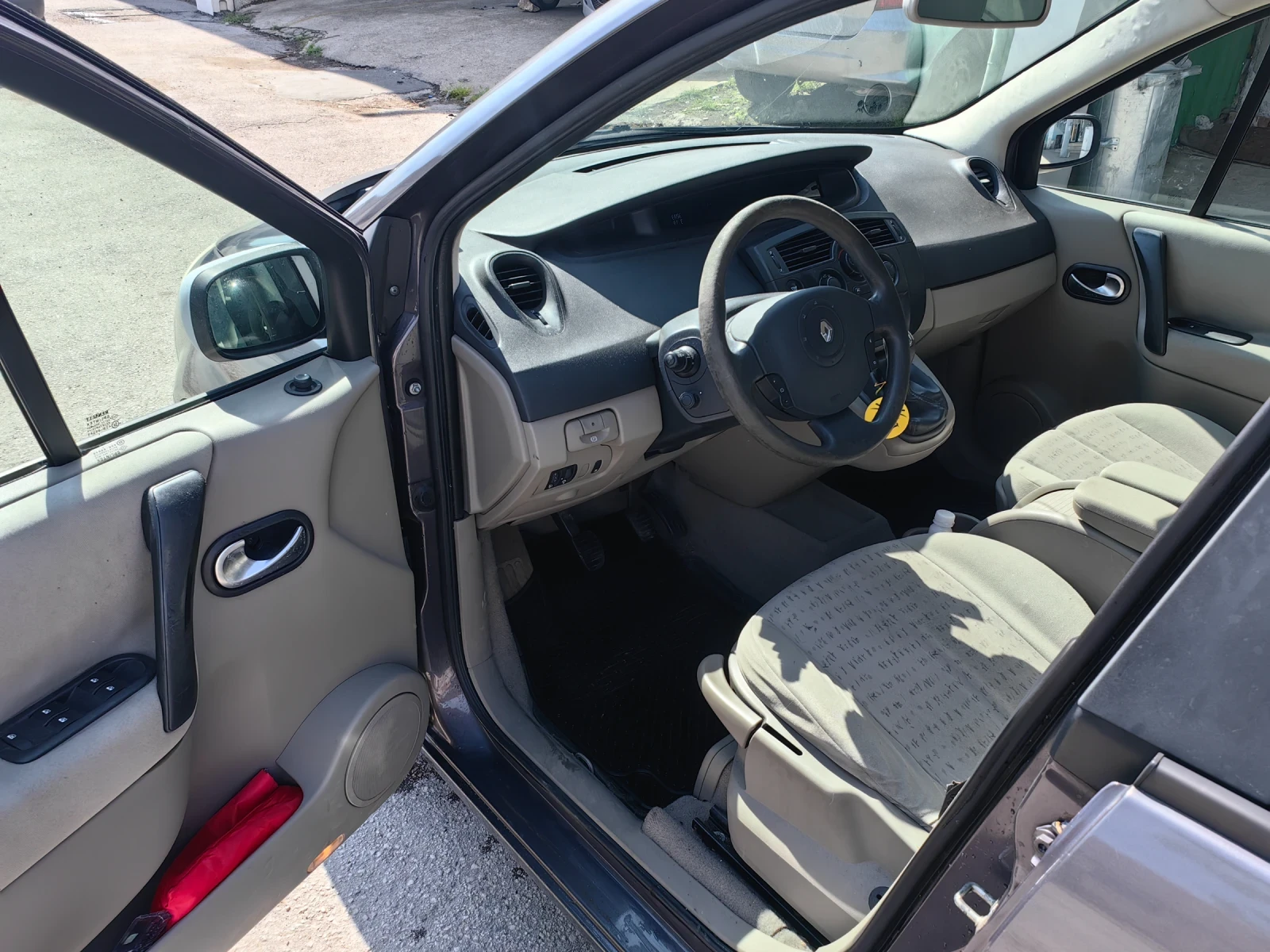 Renault Scenic, снимка 11 - Автомобили и джипове - 54585371