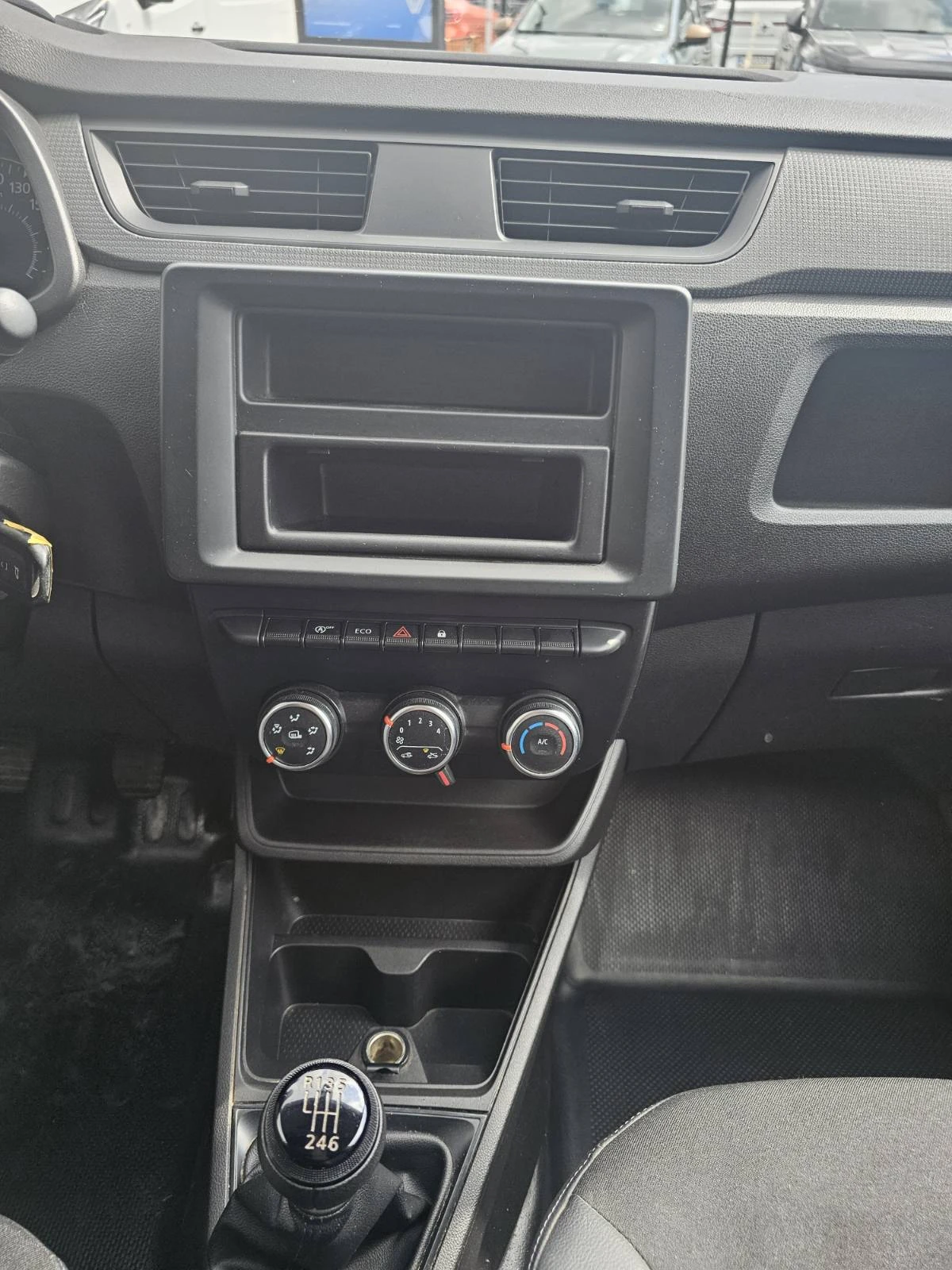 Renault Express dCi 95 к.с. Дизел Stop & Start, снимка 10 - Автомобили и джипове - 54770206