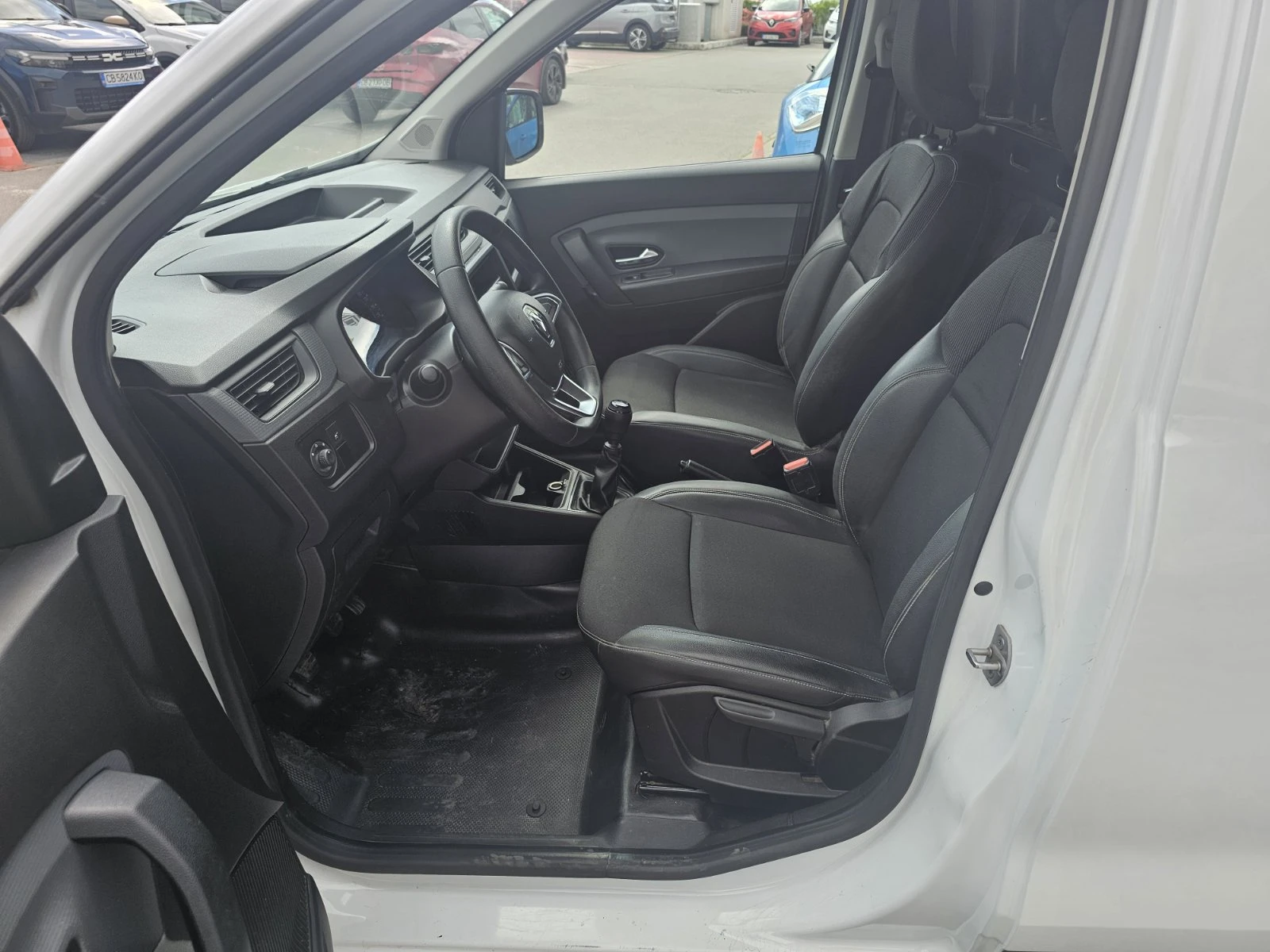 Renault Express dCi 95 к.с. Дизел Stop & Start, снимка 7 - Автомобили и джипове - 54770206