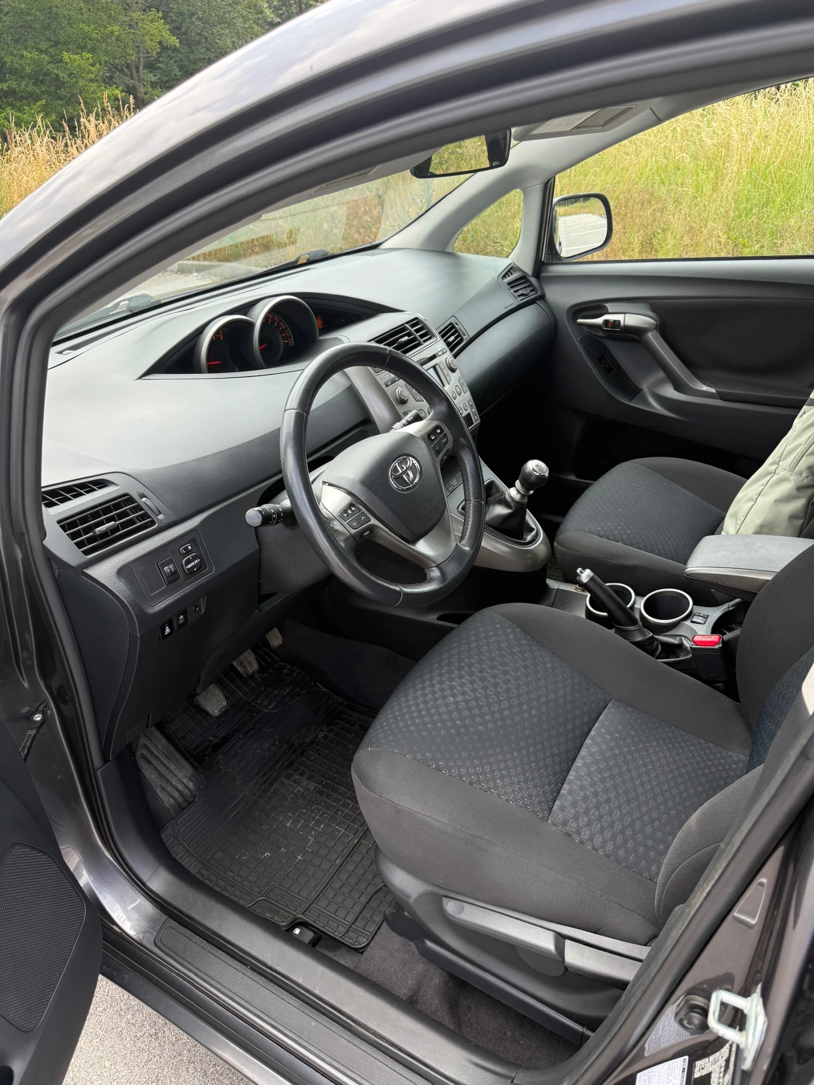 Toyota Verso 2.0 D4D, снимка 6 - Автомобили и джипове - 55016812