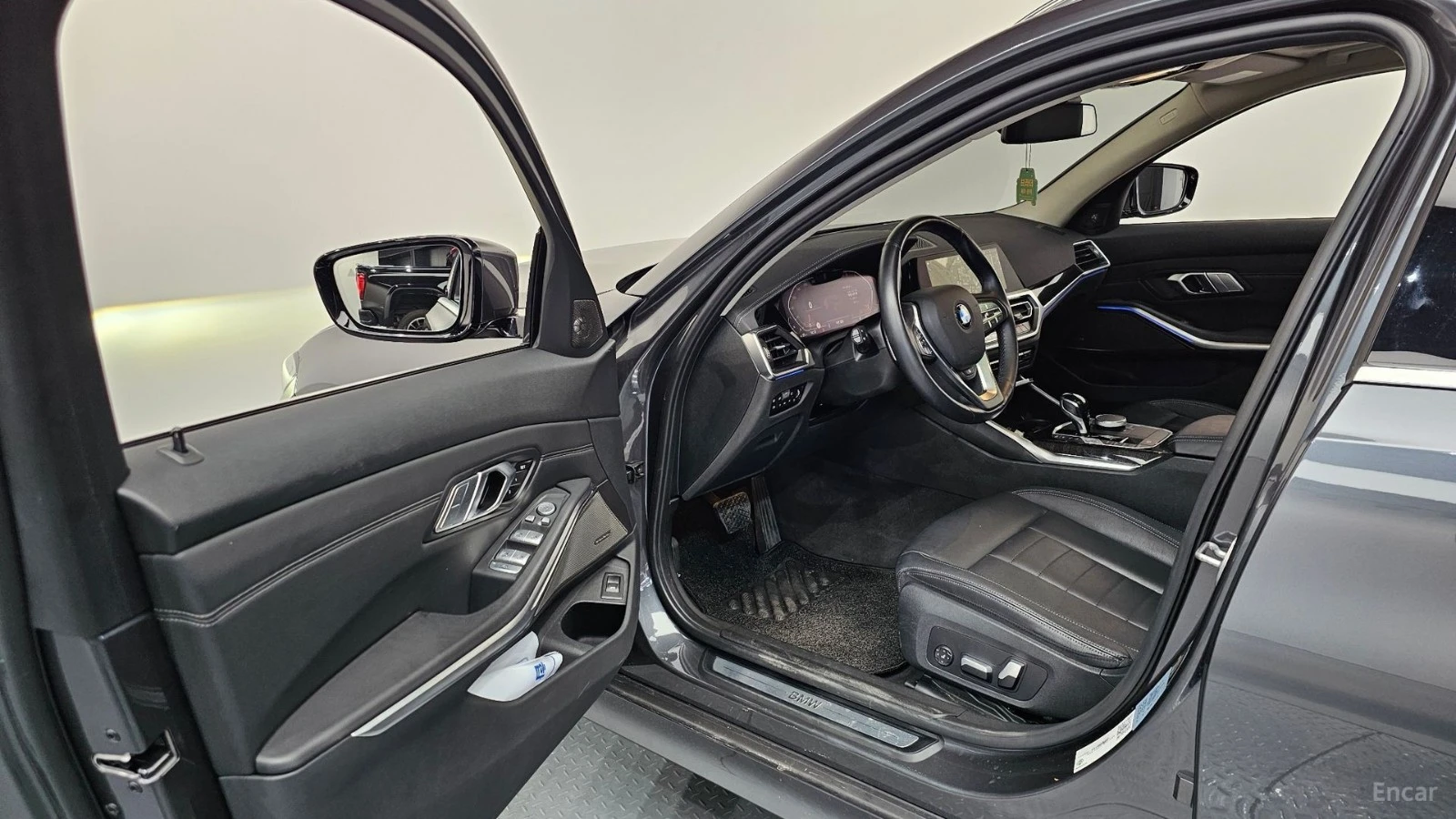 BMW 320 Luxury* HUD* КОЖА* НАВИ* ПАНО* АВТОКРЕДИТ, снимка 8 - Автомобили и джипове - 55651455