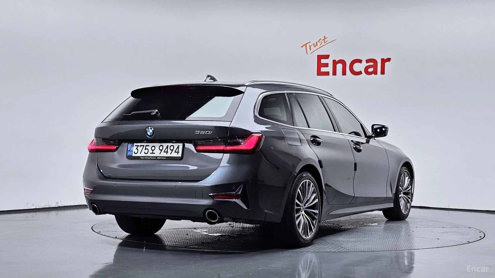 BMW 320 Luxury* HUD* КОЖА* НАВИ* ПАНО* АВТОКРЕДИТ, снимка 2 - Автомобили и джипове - 55651455