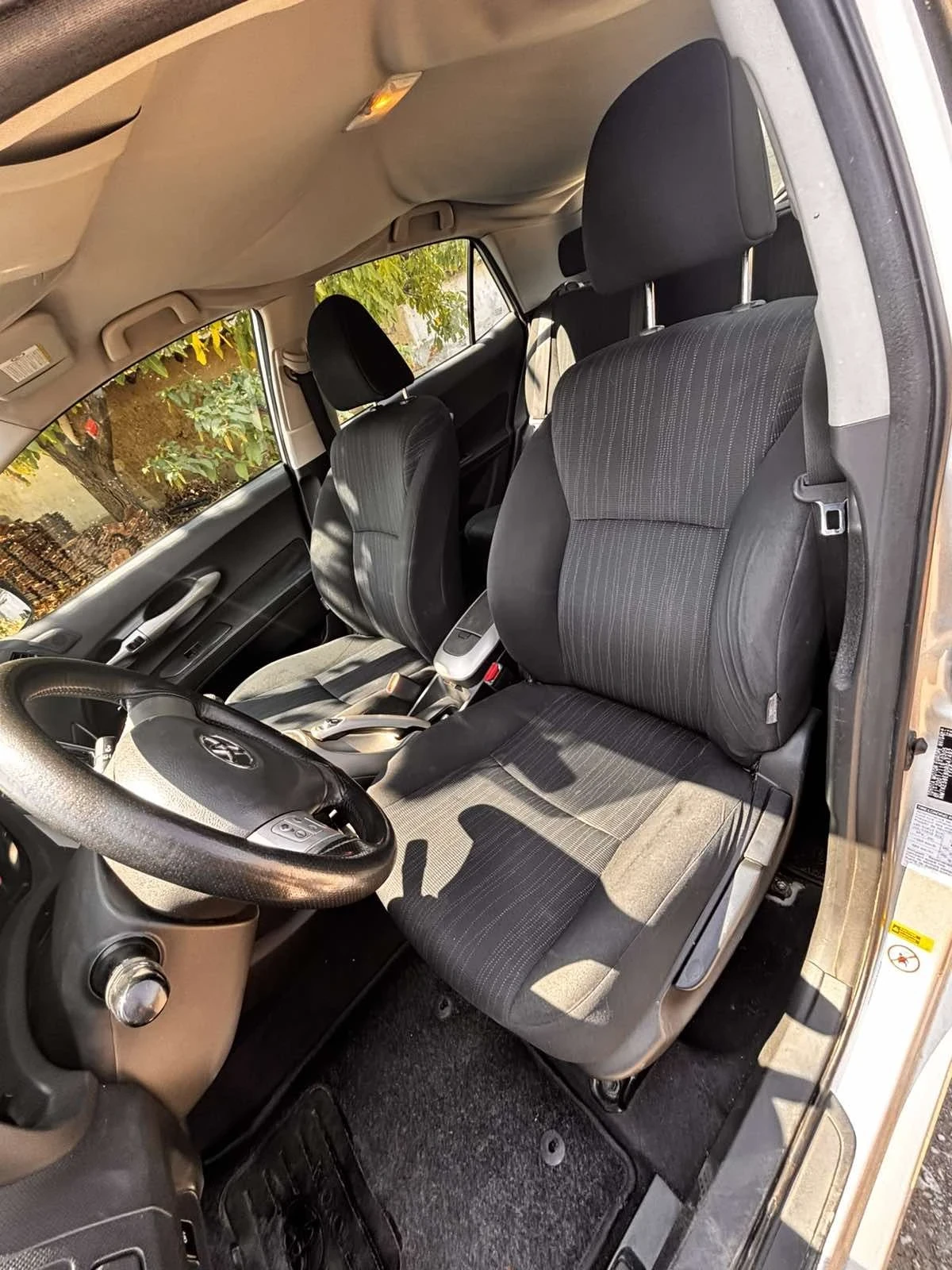 Toyota Auris 1.6 Velvematic, снимка 12 - Автомобили и джипове - 55735332