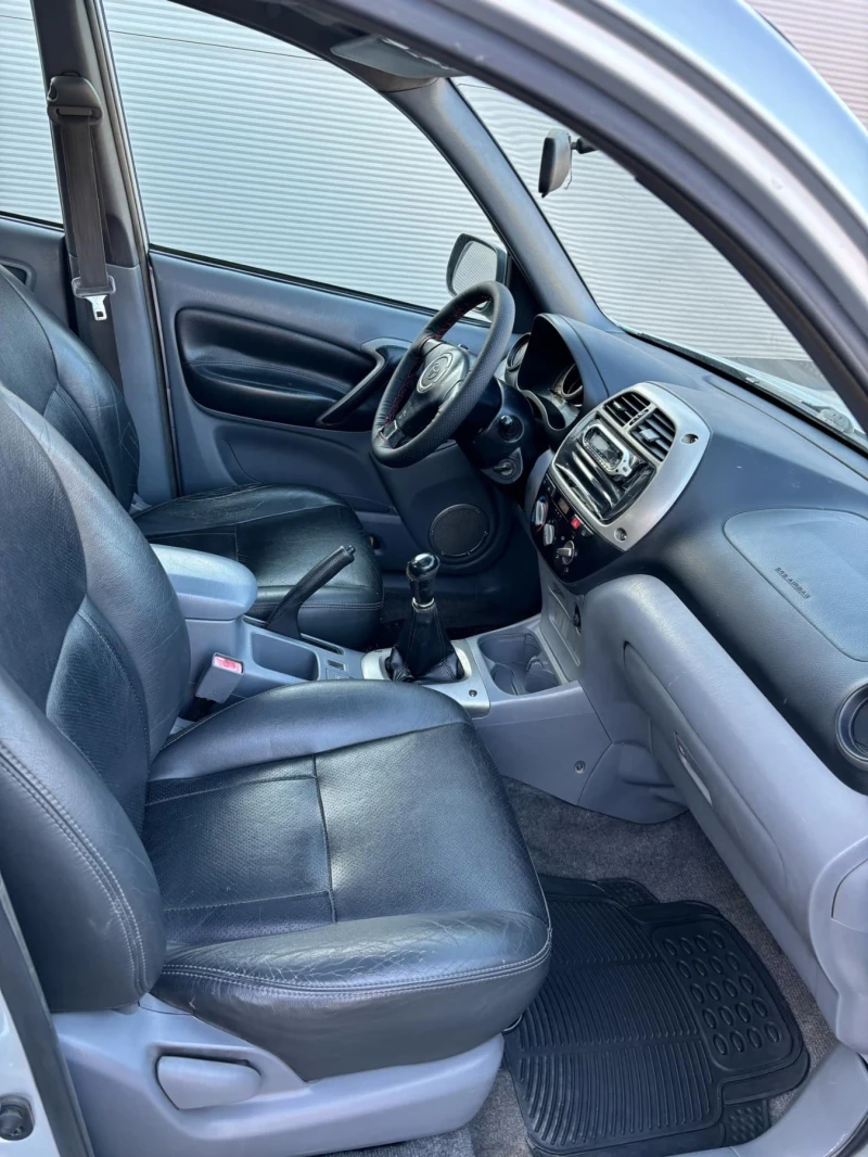 Toyota Rav4 2.0D 4D, снимка 7 - Автомобили и джипове - 48092071