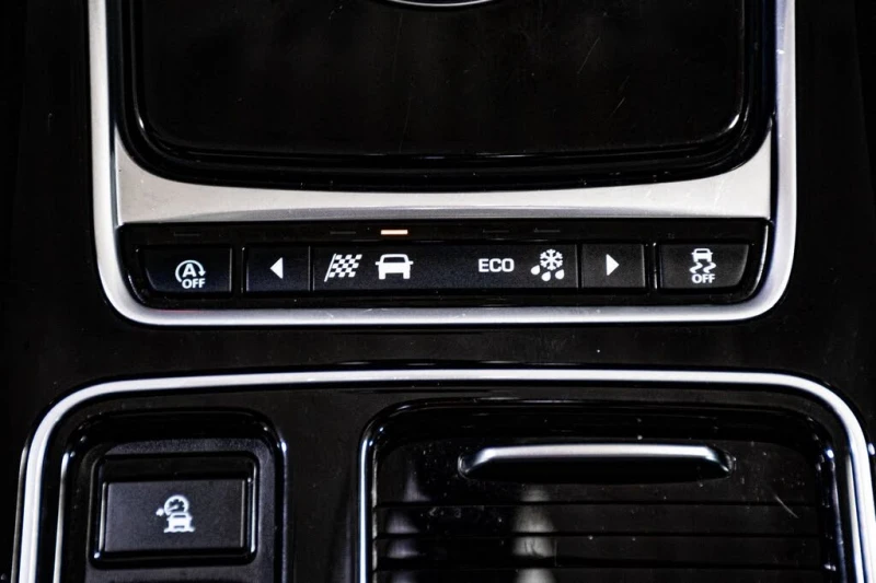 Jaguar F-PACE 20d* Prestige* AWD* АвтоКредит* (Цена до БГ), снимка 15 - Автомобили и джипове - 53354112